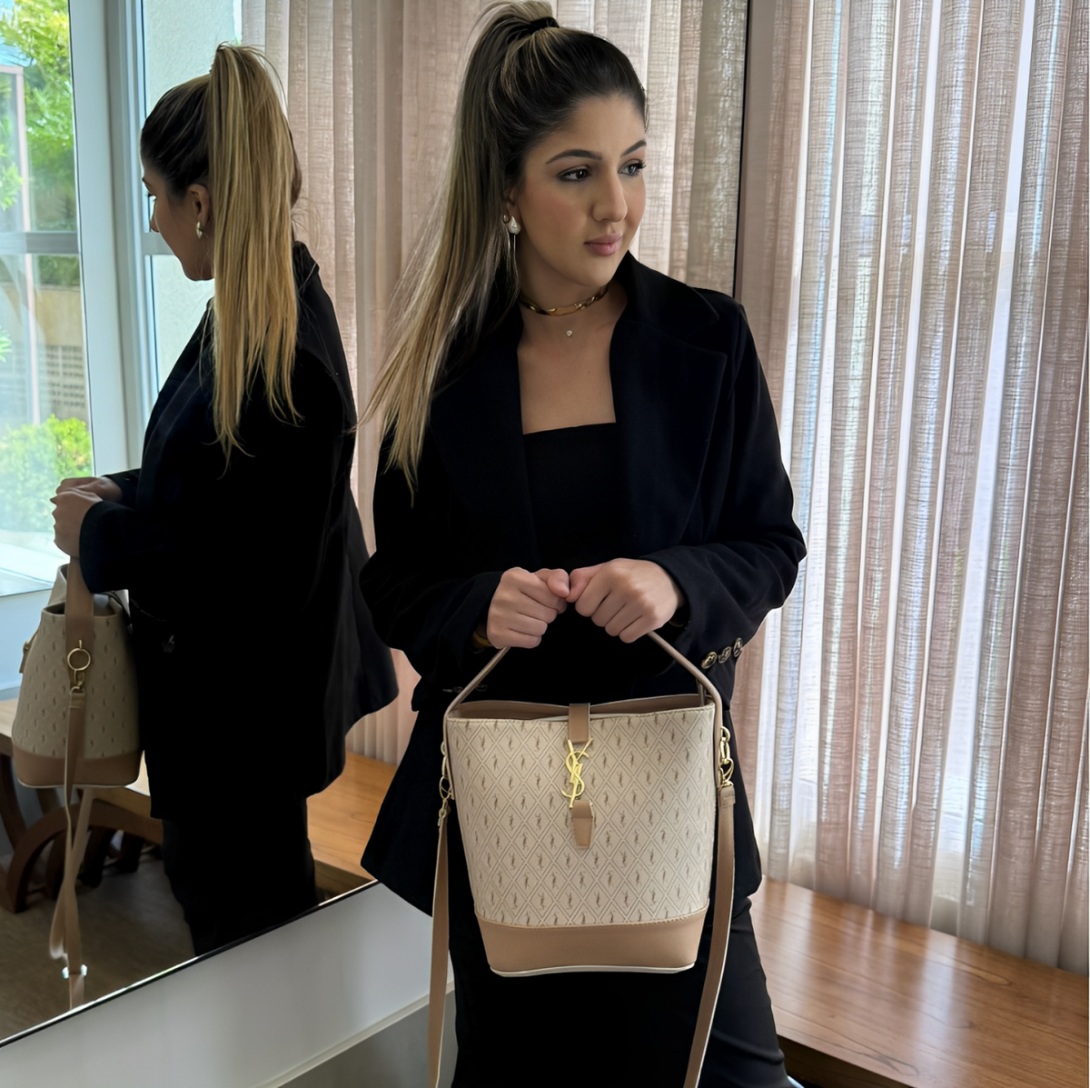 Bolsa de Couro Média Yves Saint Laurent