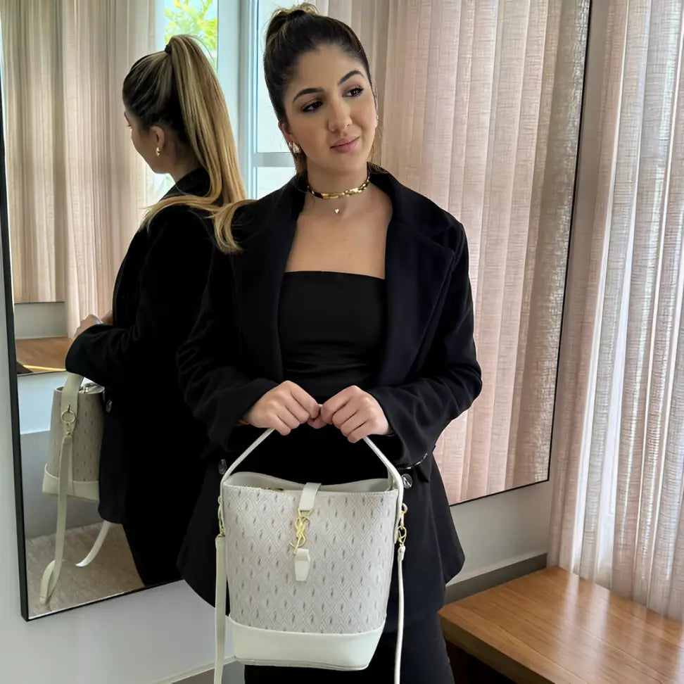 Bolsa de Couro Média Yves Saint Laurent