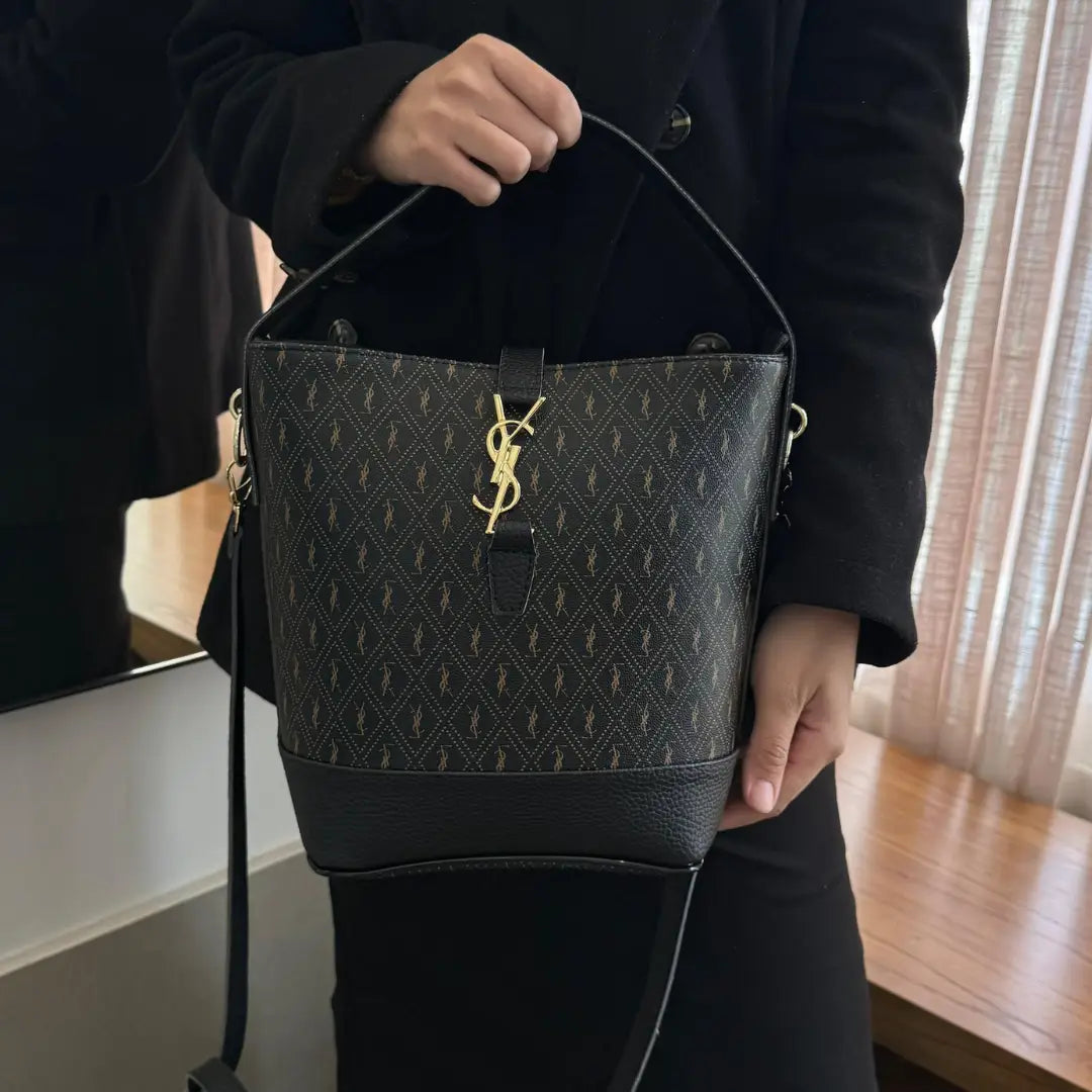 Bolsa de Couro Média Yves Saint Laurent