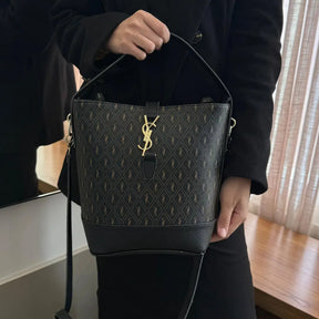 Bolsa de Couro Média Yves Saint Laurent